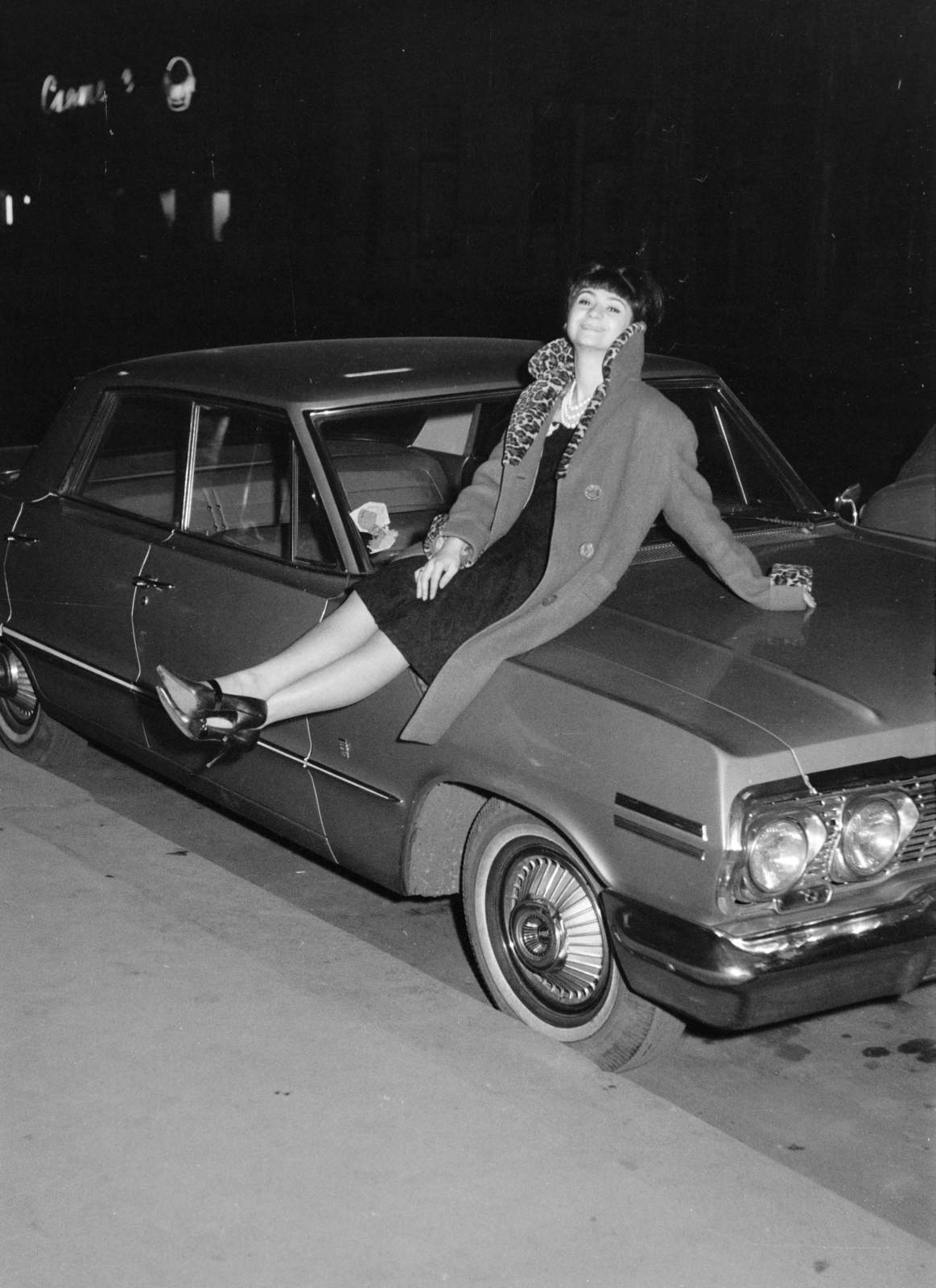 1969, Faragó György, girls'n'cars, sitting on a car, Fortepan #261818