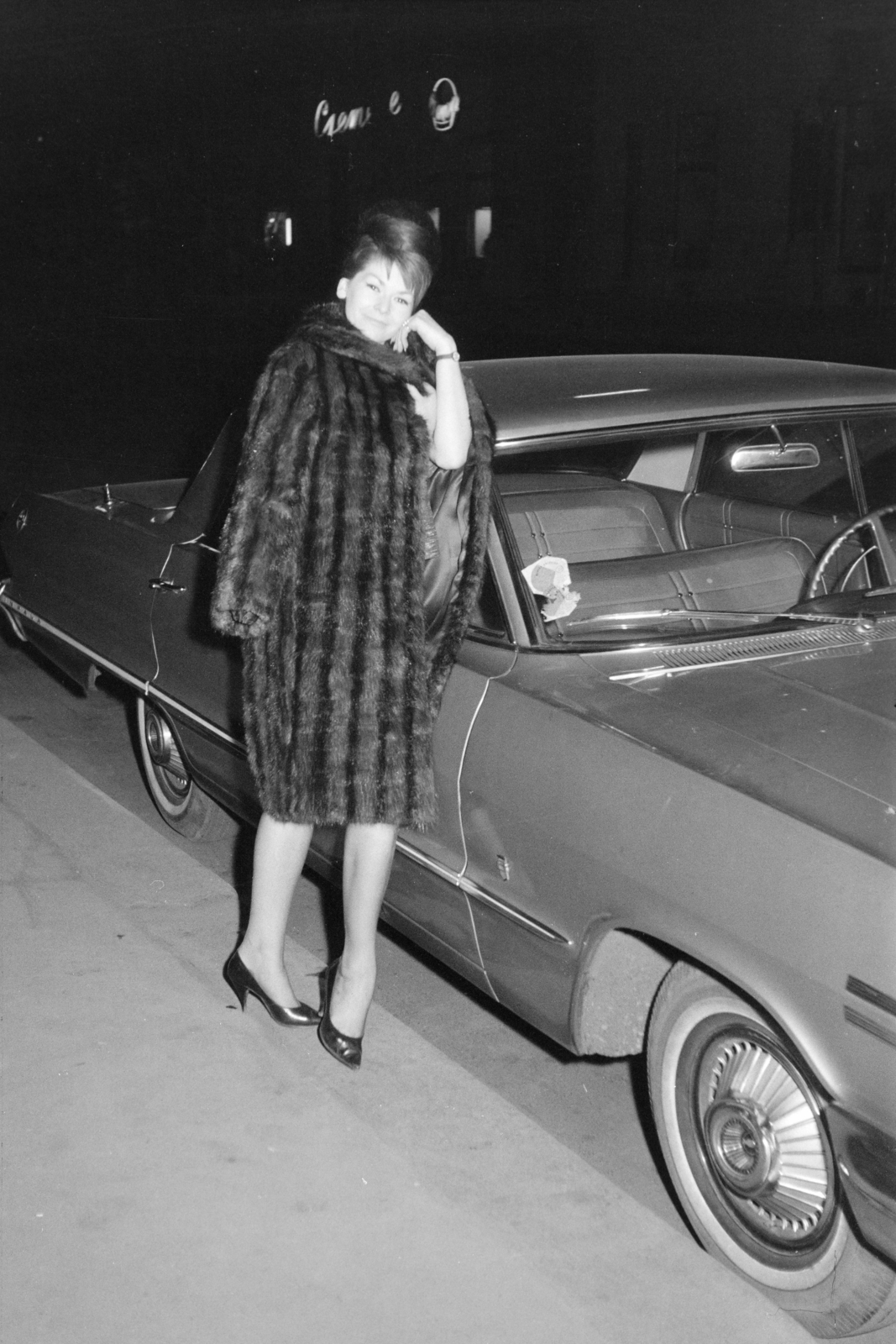 1969, Faragó György, girls'n'cars, fur coat, Fortepan #261819