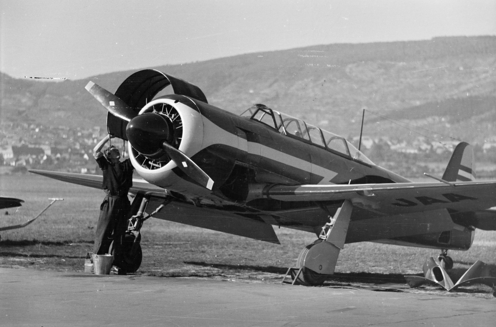 Hungary, Budaörs Airport, Budapest XI., karbantartás alatt álló Jakovlev Jak-11 Ölyv típusú repülőgép., 1958, Faragó György, Budapest, Fortepan #261870
