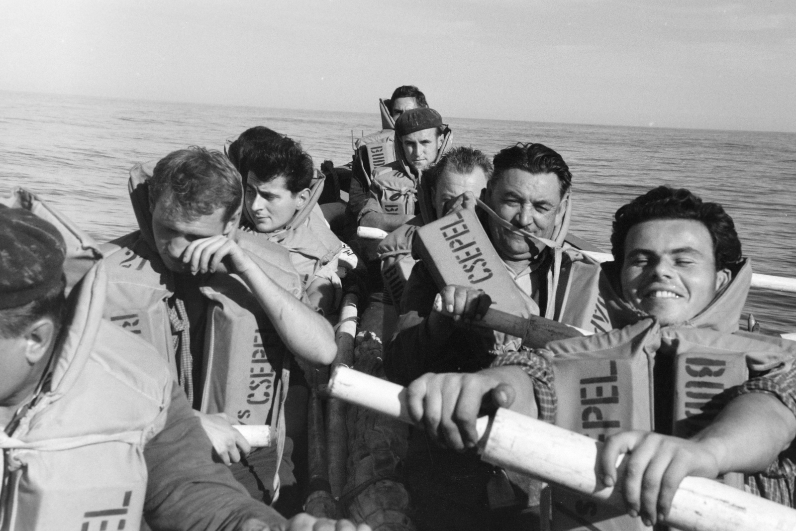 a Csepel tengeri áruszállító hajó, mentési gyakorlat., 1964, Faragó György, Best of, mentőmellény, Fortepan #261885