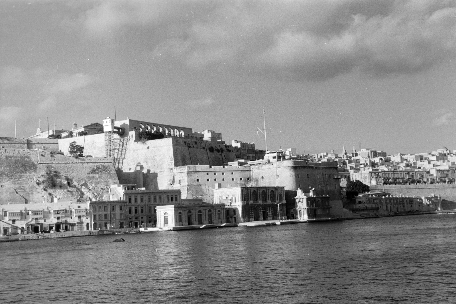 Málta, Valletta, Nagy Kikötő, a régi erőd és a Barrakka kertek., 1964, Faragó György, látkép, Fortepan #261890