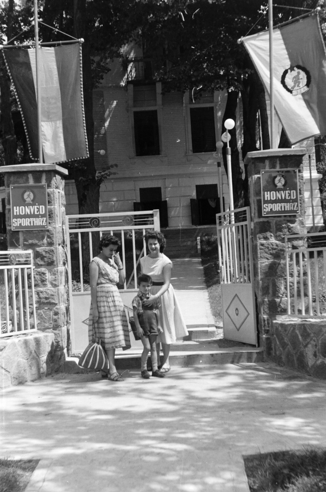 Hungary,Lake Balaton, Fonyód, Bartók Béla út 58., Honvéd Sportház., 1958, Faragó György, main entrance, Fortepan #261898