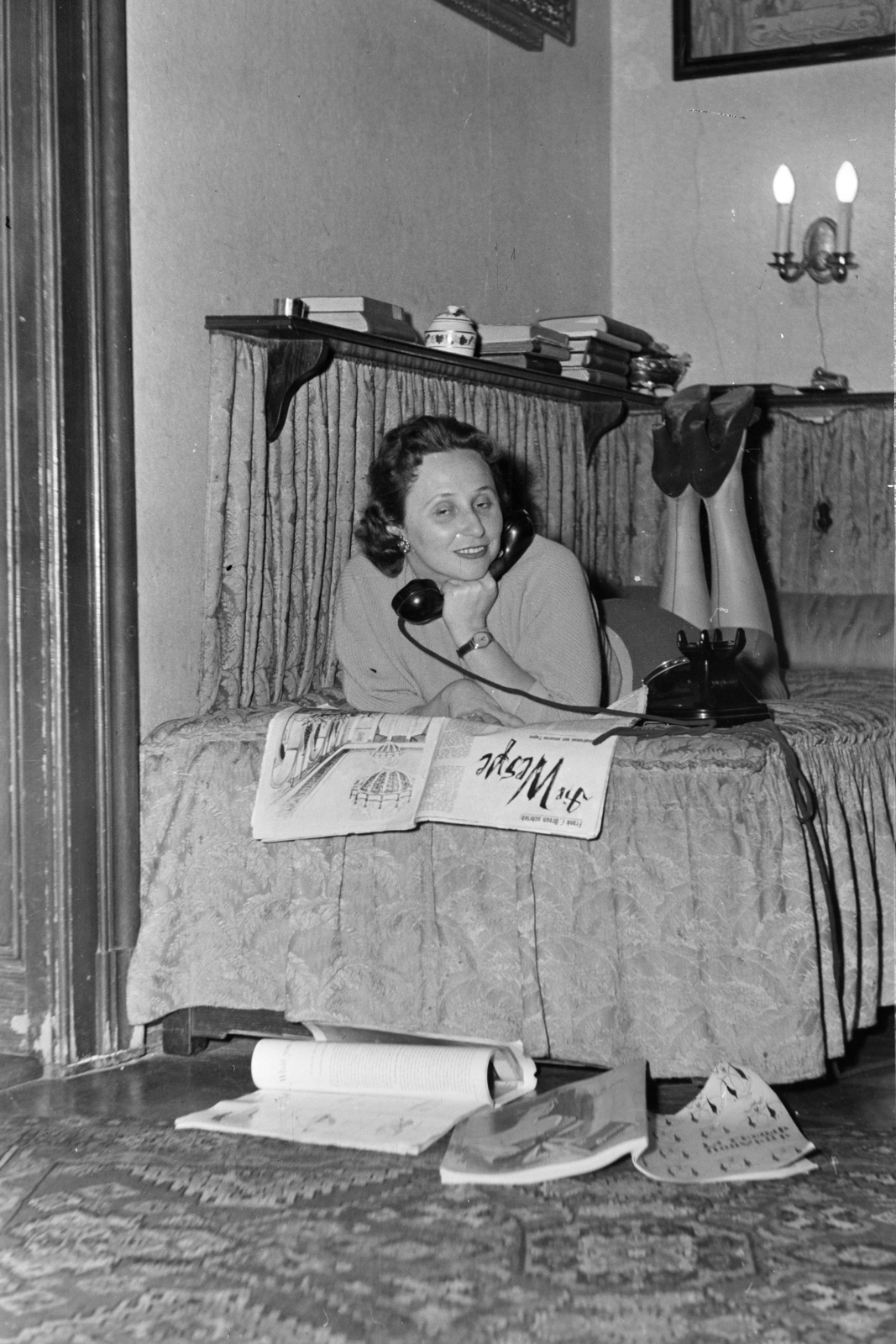 1954, Faragó György, fashion, newspaper, lady, wrist watch, receiver, lying on stomach, Fortepan #261951
