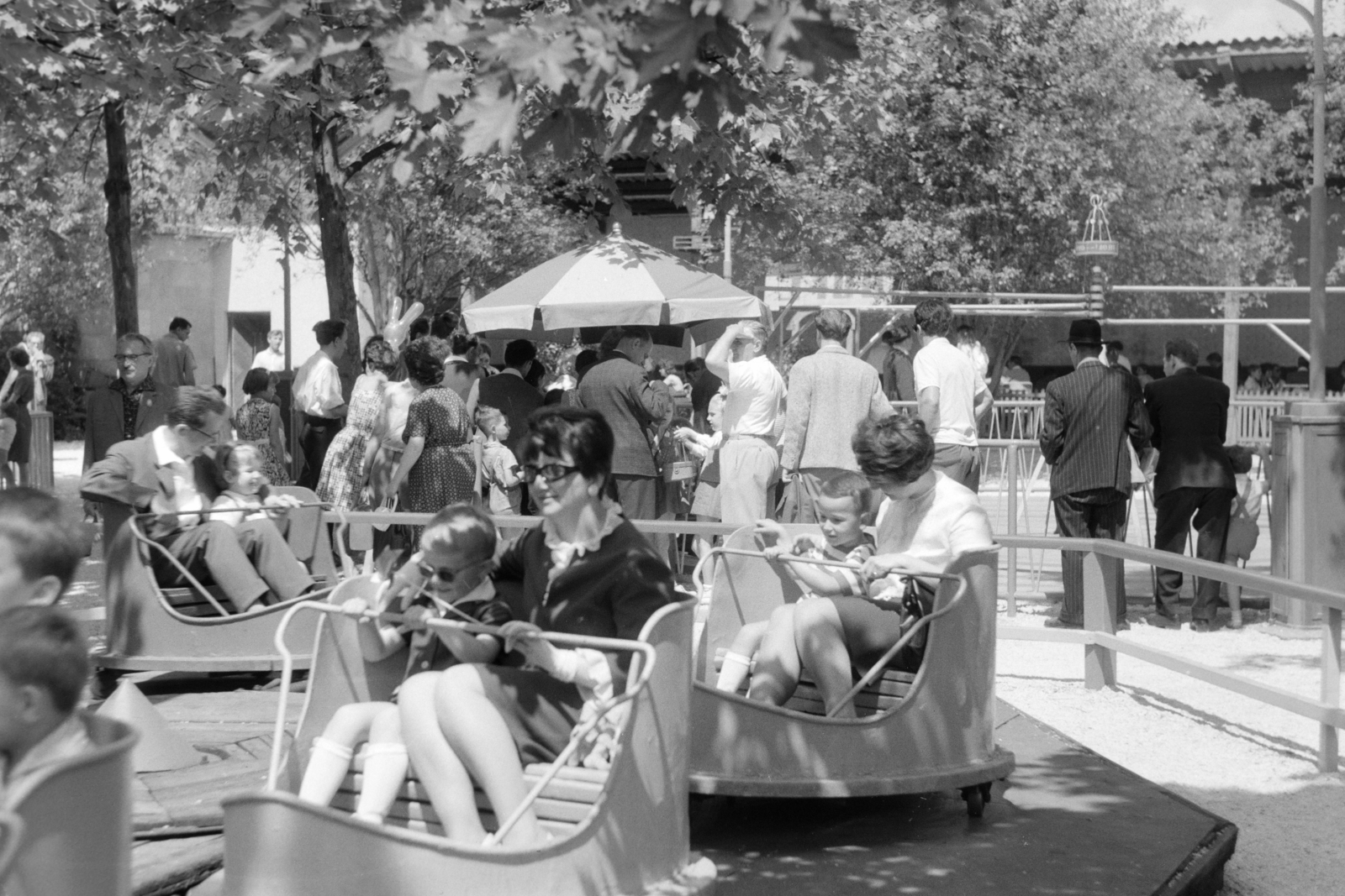 Hungary, Budapest XIV., Kis vidámpark, Kis Kanyargó., 1960, Faragó György, fun-fair, amusement park, Budapest, Fortepan #262017