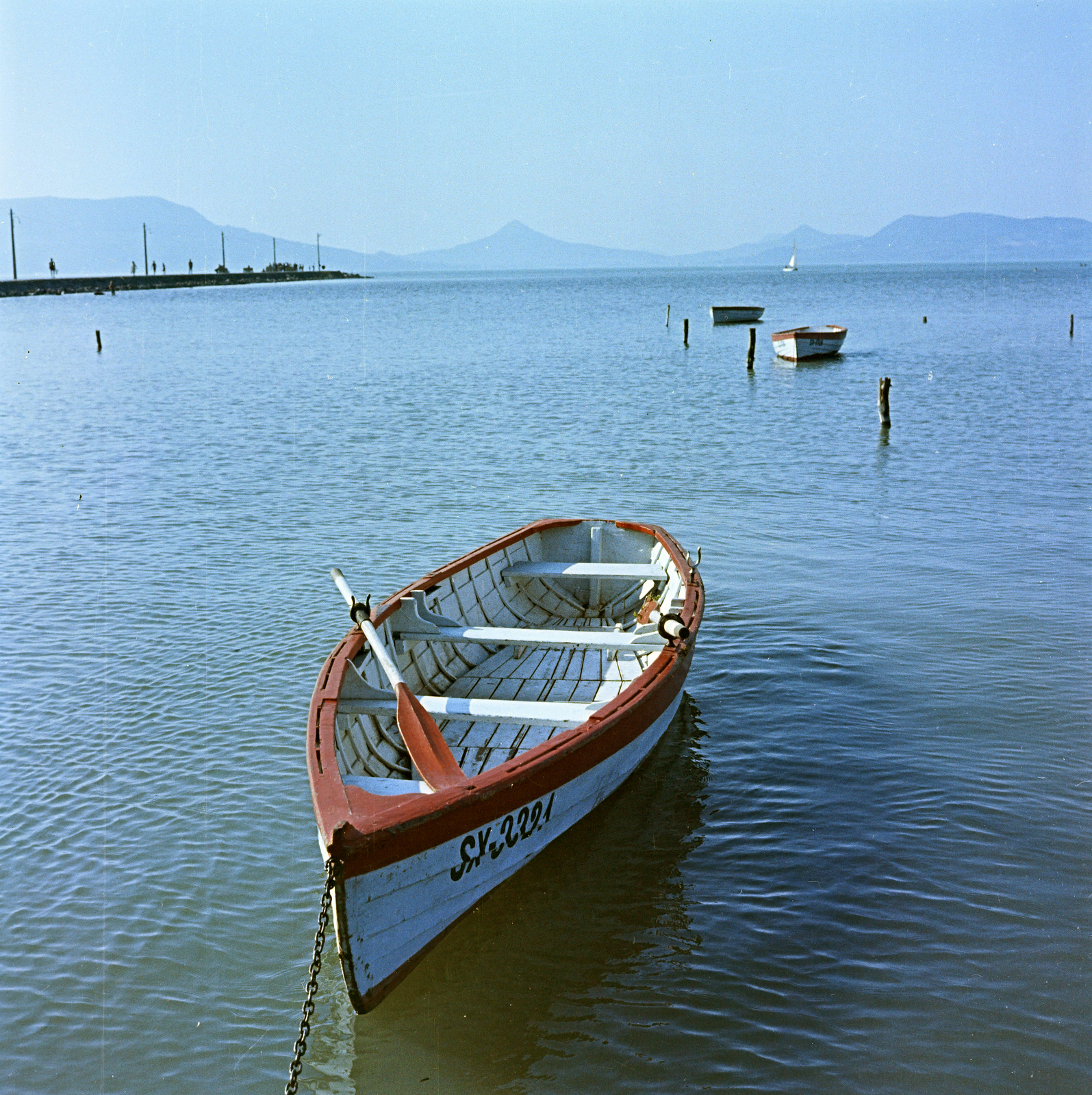 Hungary,Lake Balaton, Fonyód, kilátás a kikötőből a Balaton-felvidéki tanúhegyek felé., 1963, Faragó György, colorful, boat, Fortepan #262050