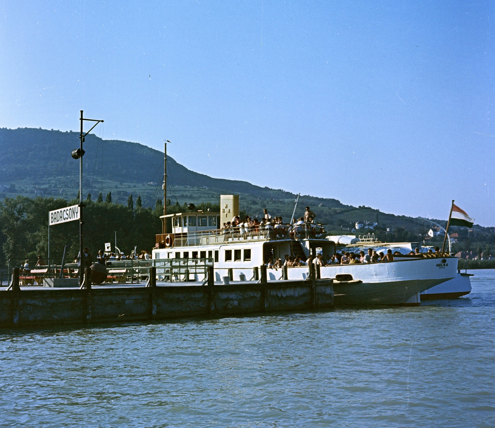 Hungary,Lake Balaton, Badacsonytomaj,Badacsony, a Helka motoros személyhajó a kikötőben., 1963, Faragó György, colorful, Helka ship, Fortepan #262051