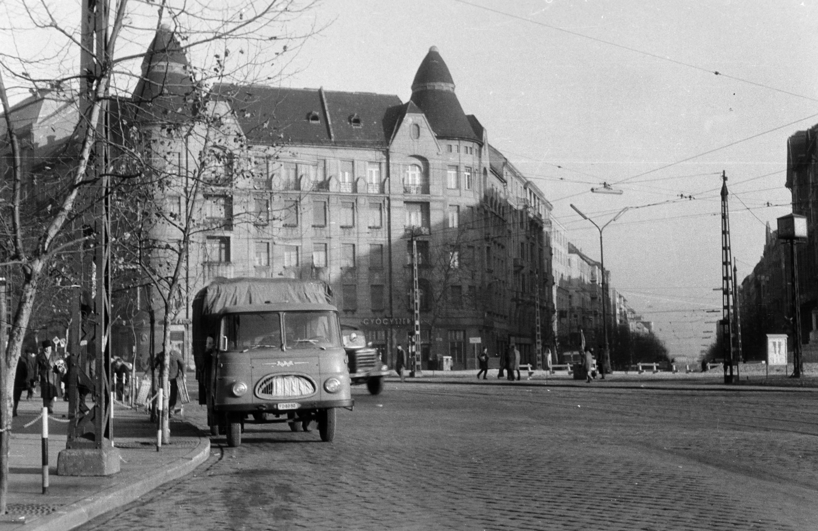 Hungary, Budapest XI., Móricz Zsigmond körtér, szemben a Karinthy Frigyes út., 1963, Gyulai Gaál Krisztián, Robur-brand, number plate, Budapest, Fortepan #262074