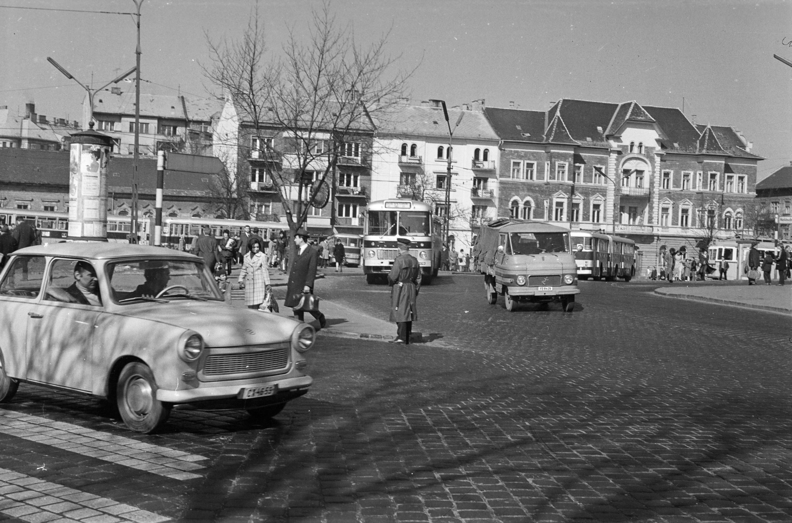 Hungary, Budapest II., Széll Kálmán (Moszkva) tér., 1972, Gyulai Gaál Krisztián, number plate, Ikarus-brand, Budapest, bus, Fortepan #262154