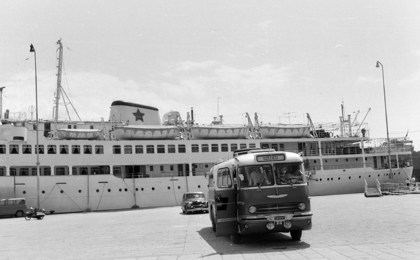 Croatia,Adriatic Sea, Rijeka, kikötő, Jugoslavija tengerjáró hajó, 1967, Gyulai Gaál Krisztián, number plate, Ikarus-brand, bus, port, ship, Red Star, Fortepan #262187