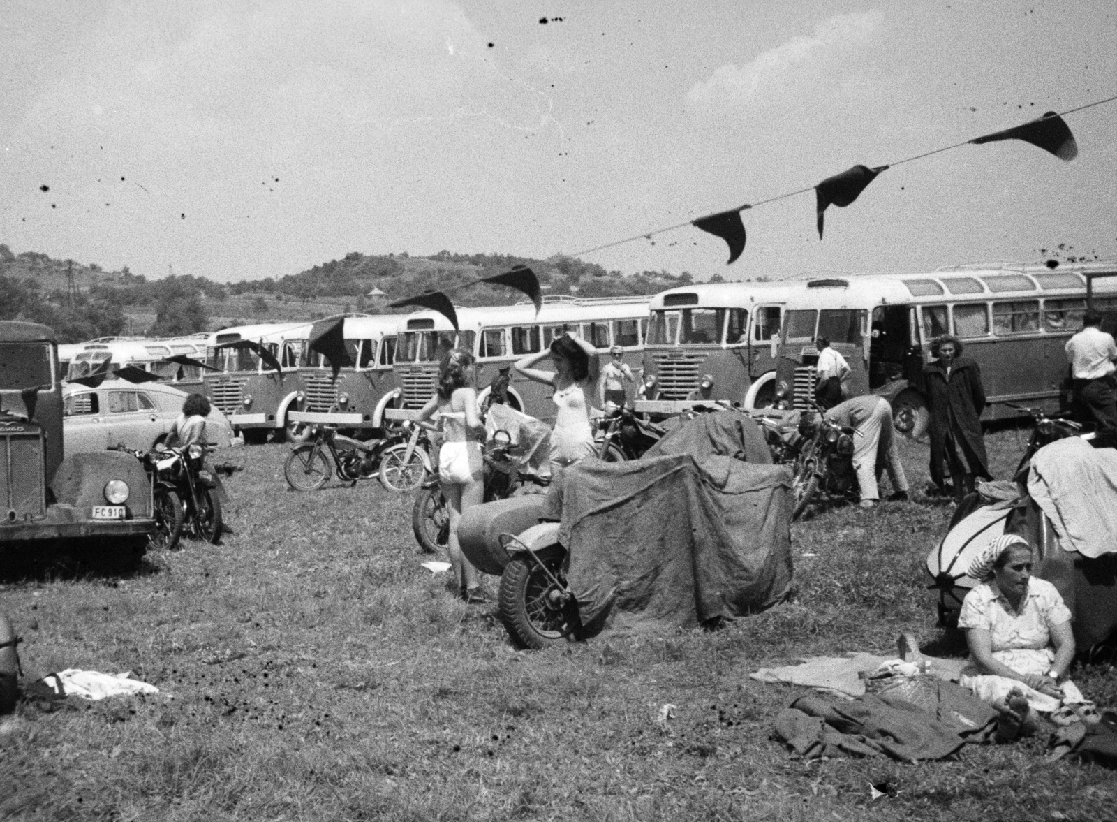 Hungary,Lake Balaton, Tihany, a Bp. Építők nemzetközi, egyben bajnoki motorversenye 1959. szeptember 6-án., 1959, Gyulai Gaál Krisztián, motorcycle, number plate, motorcycle with sidecar, combing, Ikarus-brand, Fortepan #262196