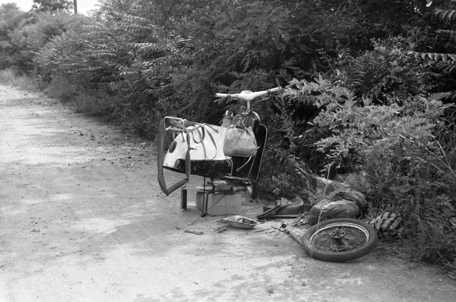 1962, Gyulai Gaál Krisztián, scooter, motorcycle, assembly, flat tyre, Fortepan #262210