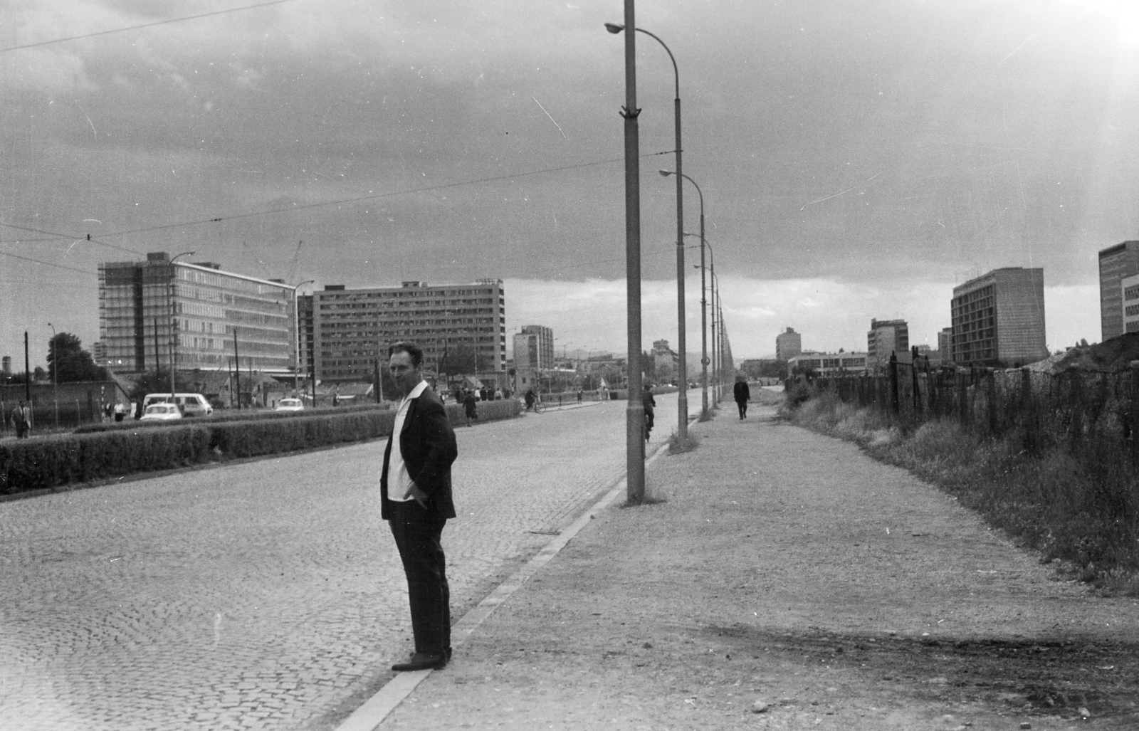 Croatia, Zagreb, Ulica grada Vukovara (Ulica proleterskih brigada) a Trg Stjepana Radića felől, balra a Mezőgazdasági Minisztérium és a Hotel International épülete., 1968, Gyulai Gaál Krisztián, Yugoslavia, Fortepan #262277