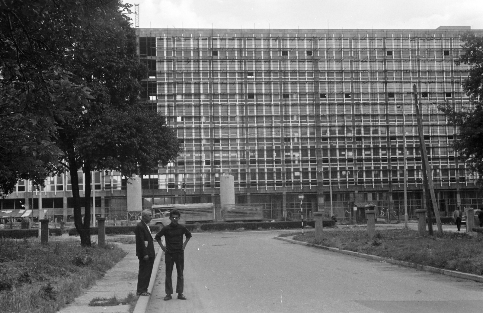 Croatia, Zagreb, Trnjanska cesta az Ulica grada Vukovara (Ulica proleterskih brigada) felé nézve, szemben a Zágrábi Városi Polgári Bíróság épülete., 1968, Gyulai Gaál Krisztián, Yugoslavia, Fortepan #262279