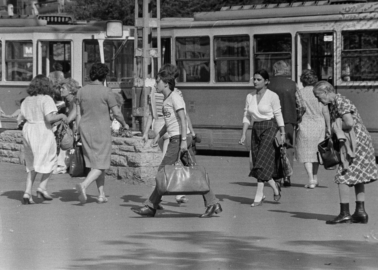 Magyarország, Budapest II., Széll Kálmán (Moszkva) tér., 1984, Gyulai Gaál Krisztián, járókelő, Budapest, Fortepan #262282