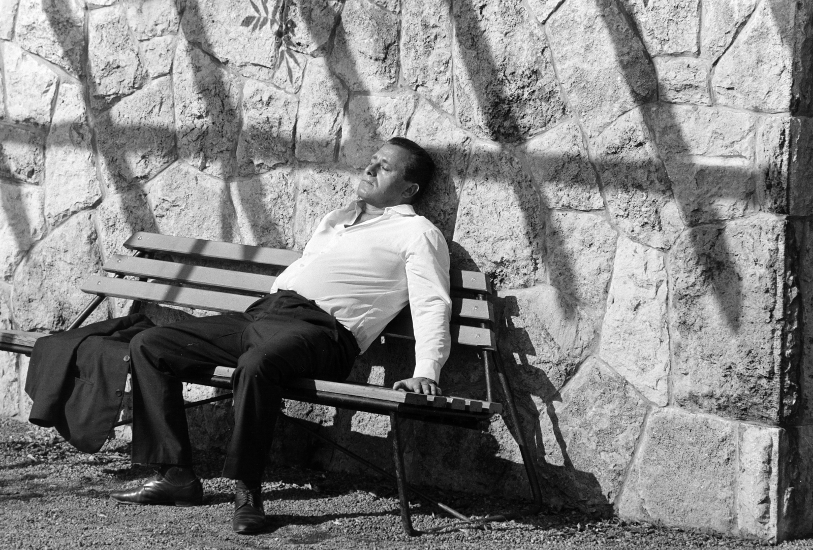 1967, Gyulai Gaál Krisztián, Best of, bench, man, shadow, sunshine, sunbathe, Fortepan #262349