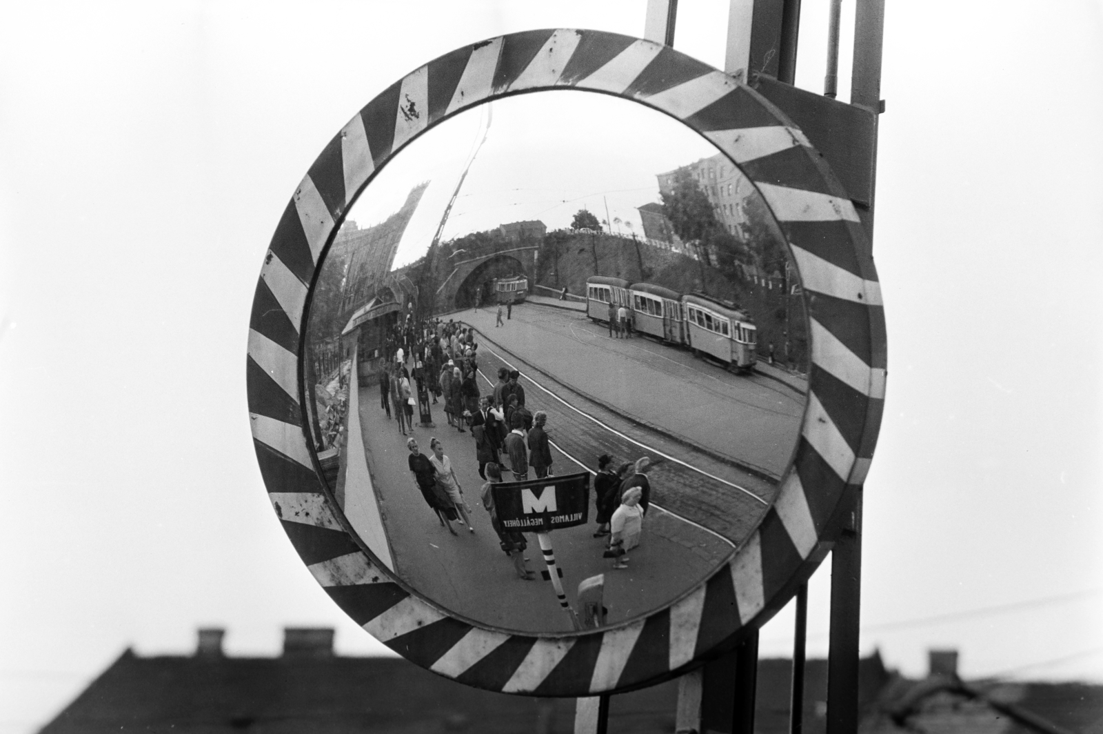 Hungary, Budapest II., Széll Kálmán (Moszkva) tér., 1967, Gyulai Gaál Krisztián, Best of, mirror, Budapest, tram, tram stop, reflection, safety mirror, Fortepan #262353