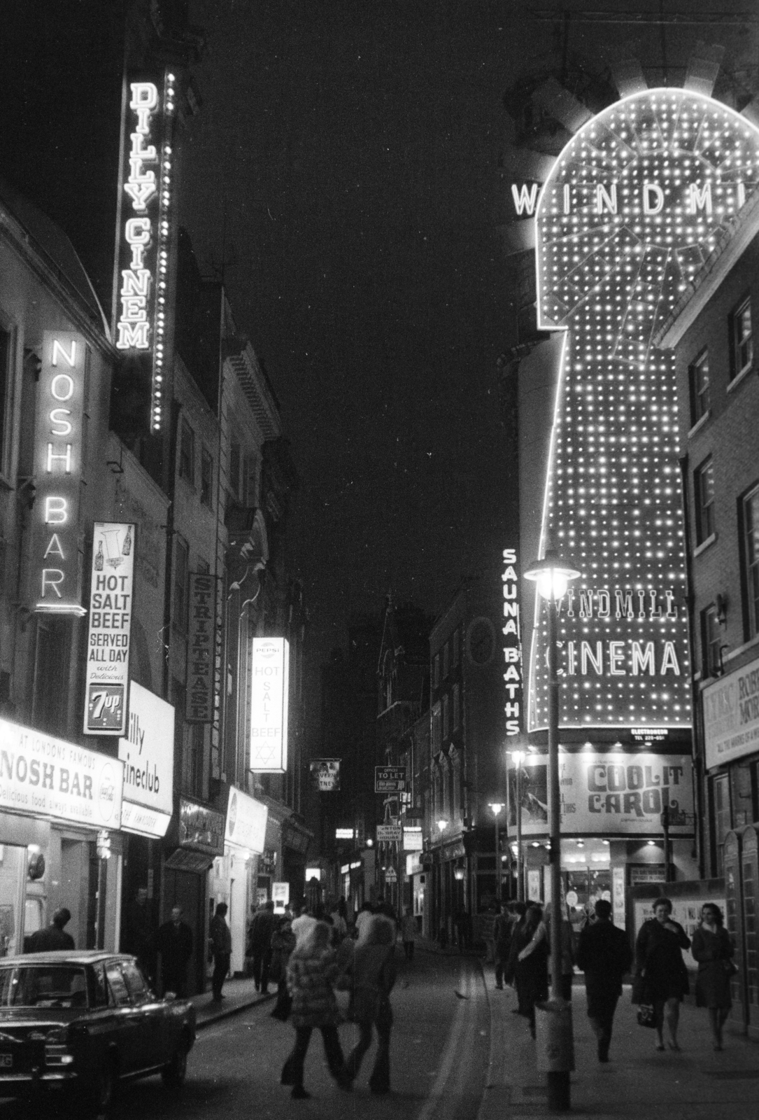 United Kingdom, London, Great Windmill Street, jobbra a Windmill Cinema., 1972, Gyulai Gaál Krisztián, street view, neon sign, night, Fortepan #262409