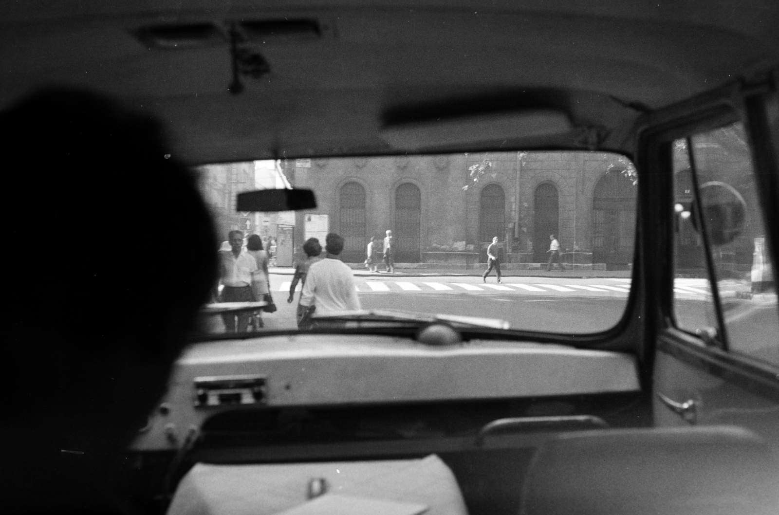 Hungary, Budapest V., Nádor utca, a felvétel az MTV Szabadság téri székháza mögött készült, szemben és jobbra a Széchenyi utca., 1967, Gyulai Gaál Krisztián, Budapest, vehicle interior, Fortepan #262416
