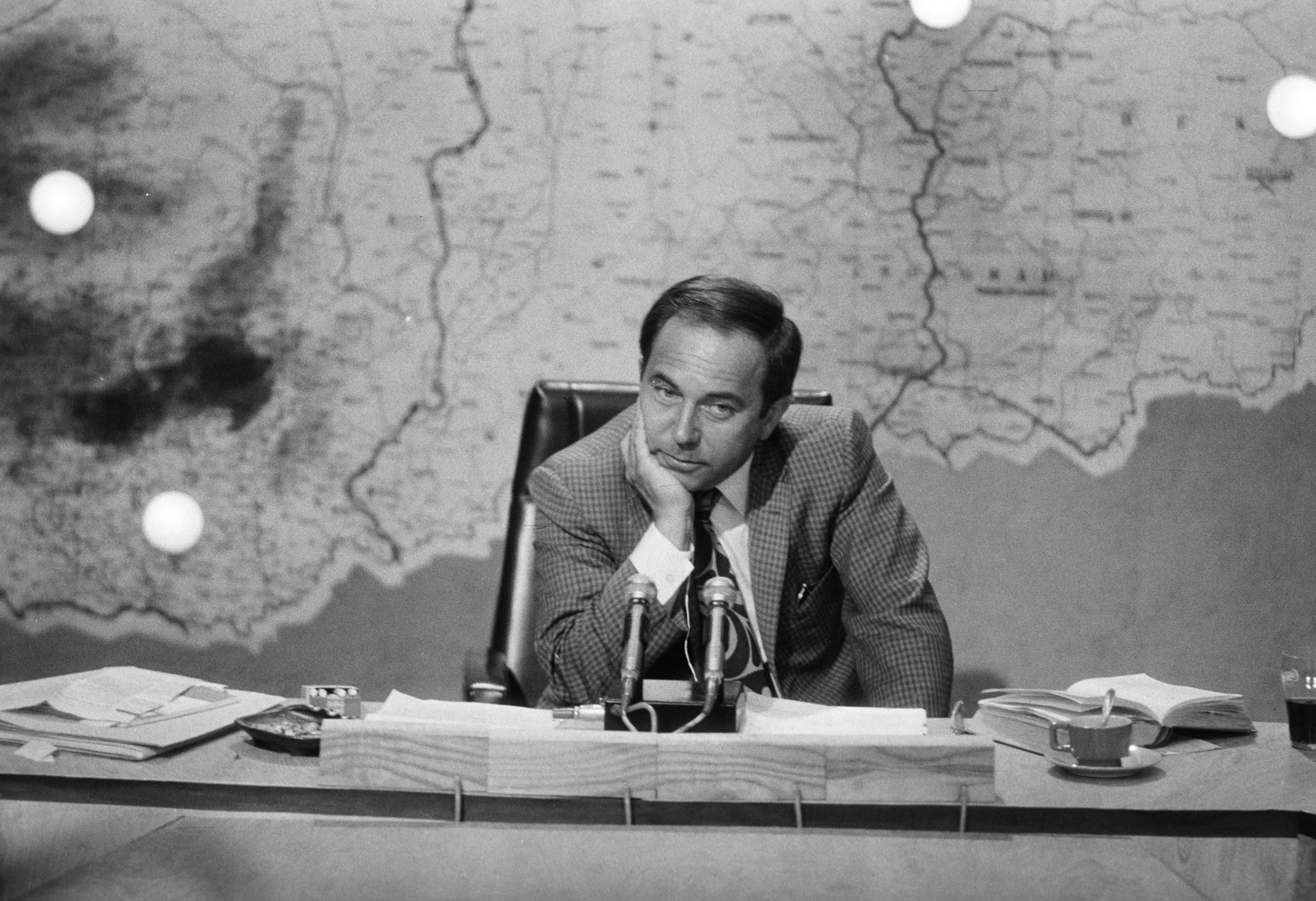1974, Gyulai Gaál Krisztián, celebrity, prop up the head, microphone, Fortepan #262479