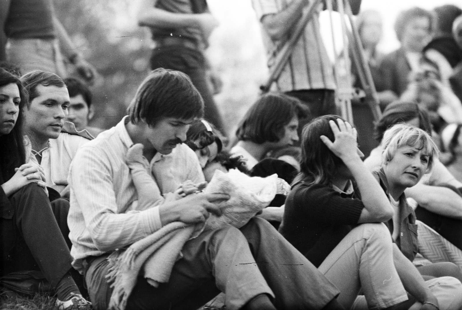 Hungary, Tabán, Budapest I., Hegyalja út - Sánc utca - Orom utca határolta terület, a május 1-i Mini-Syrius-LGT koncert közönsége., 1973, Gyulai Gaál Krisztián, Budapest, Fortepan #262587