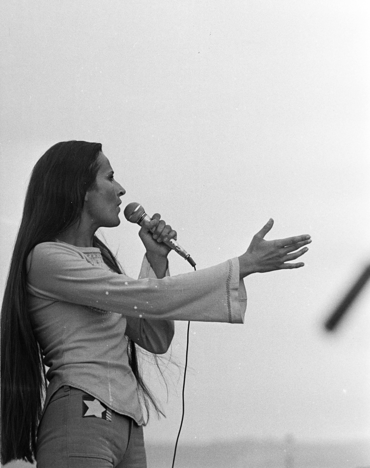 Hungary, Miskolc, DVTK-stadion, Rockfesztivál. Koncz Zsuzsa., 1973, Gyulai Gaál Krisztián, singer, Fortepan #262618
