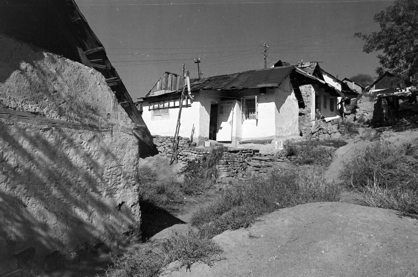 Hungary, Salgótarján, Pécskő út, a felvétel a pécskődombi (kopaszdombi) cigánytelepen készült., 1974, Gyulai Gaál Krisztián, Fortepan #262627