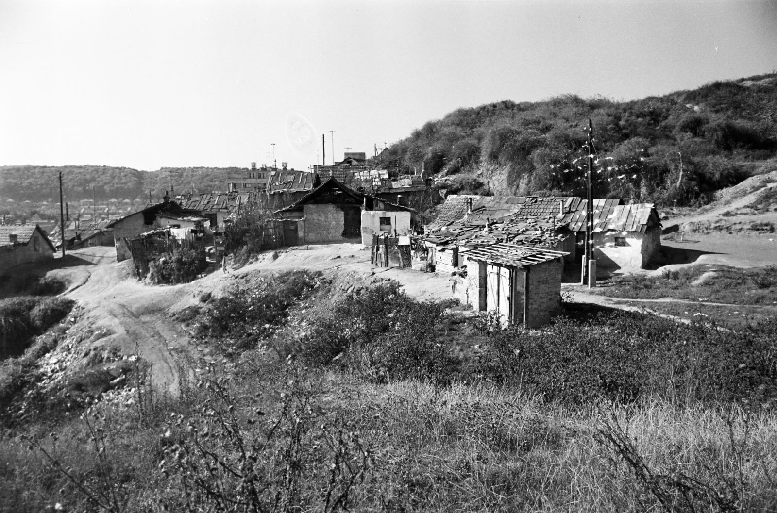 Magyarország, Salgótarján, Pécskő út, a felvétel a pécskődombi (kopaszdombi) cigánytelepen készült., 1974, Gyulai Gaál Krisztián, Fortepan #262644