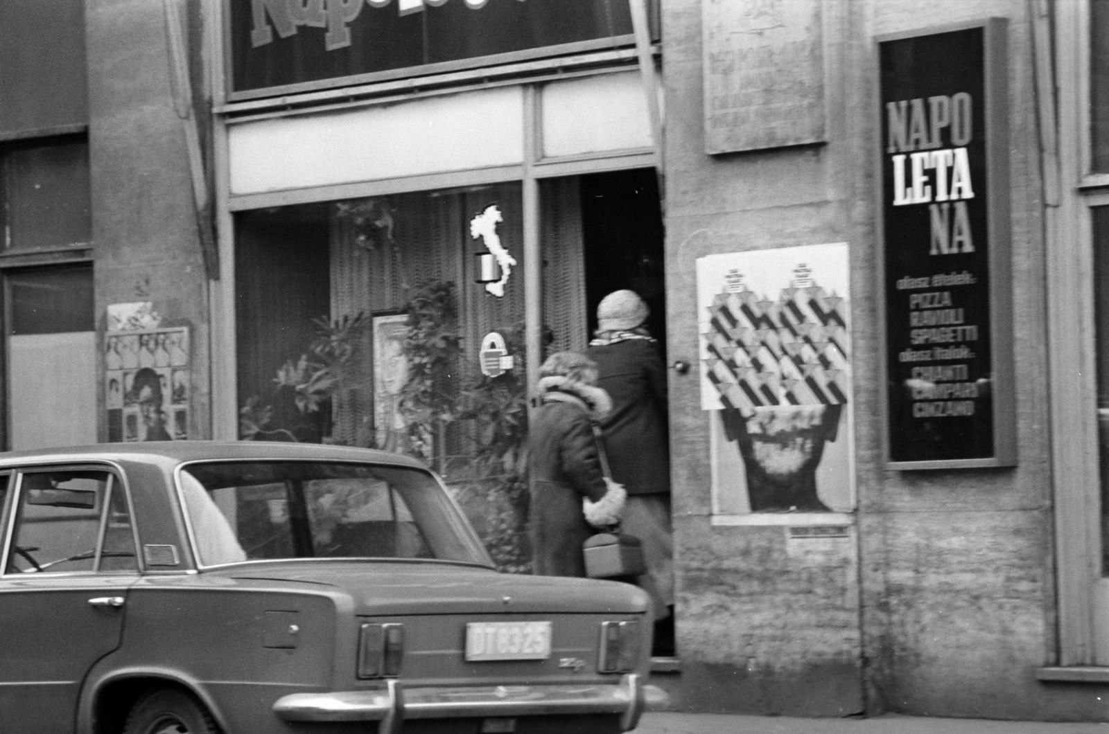 1975, Gyulai Gaál Krisztián, rendszám, utcakép, plakát, Polski Fiat 125p, Fortepan #262687
