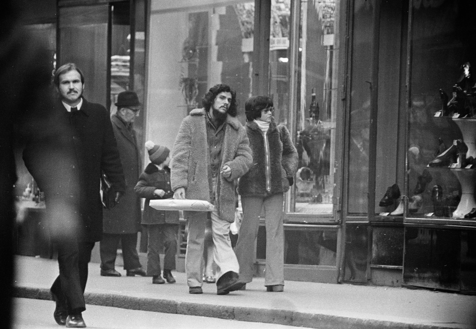1975, Gyulai Gaál Krisztián, utcakép, kirakat, járókelő, Fortepan #262692