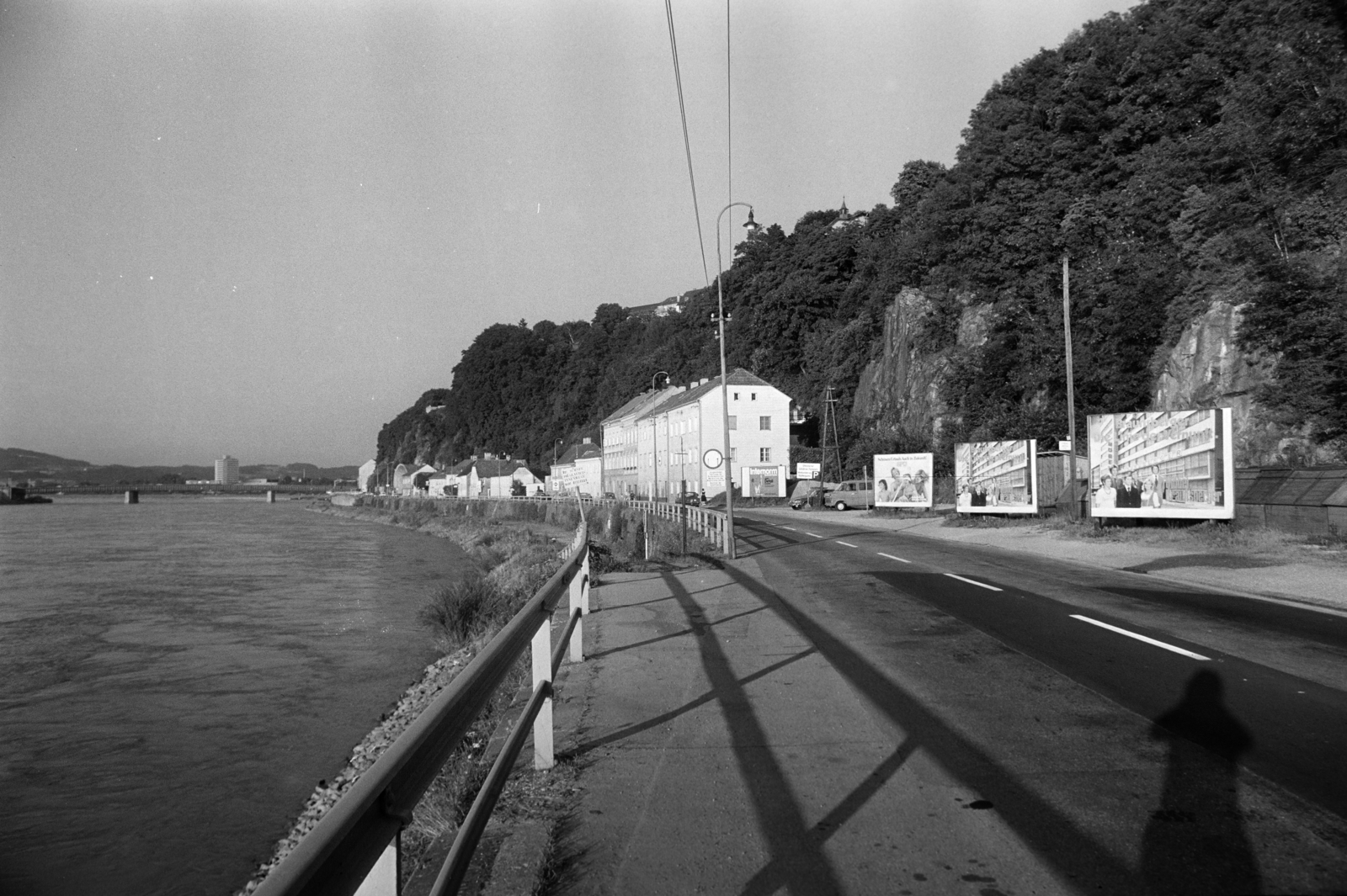 Ausztria, Linz, Obere Donaulände, balra a Dunán a Nibelungenbrücke., 1975, Gyulai Gaál Krisztián, folyópart, Fortepan #262742