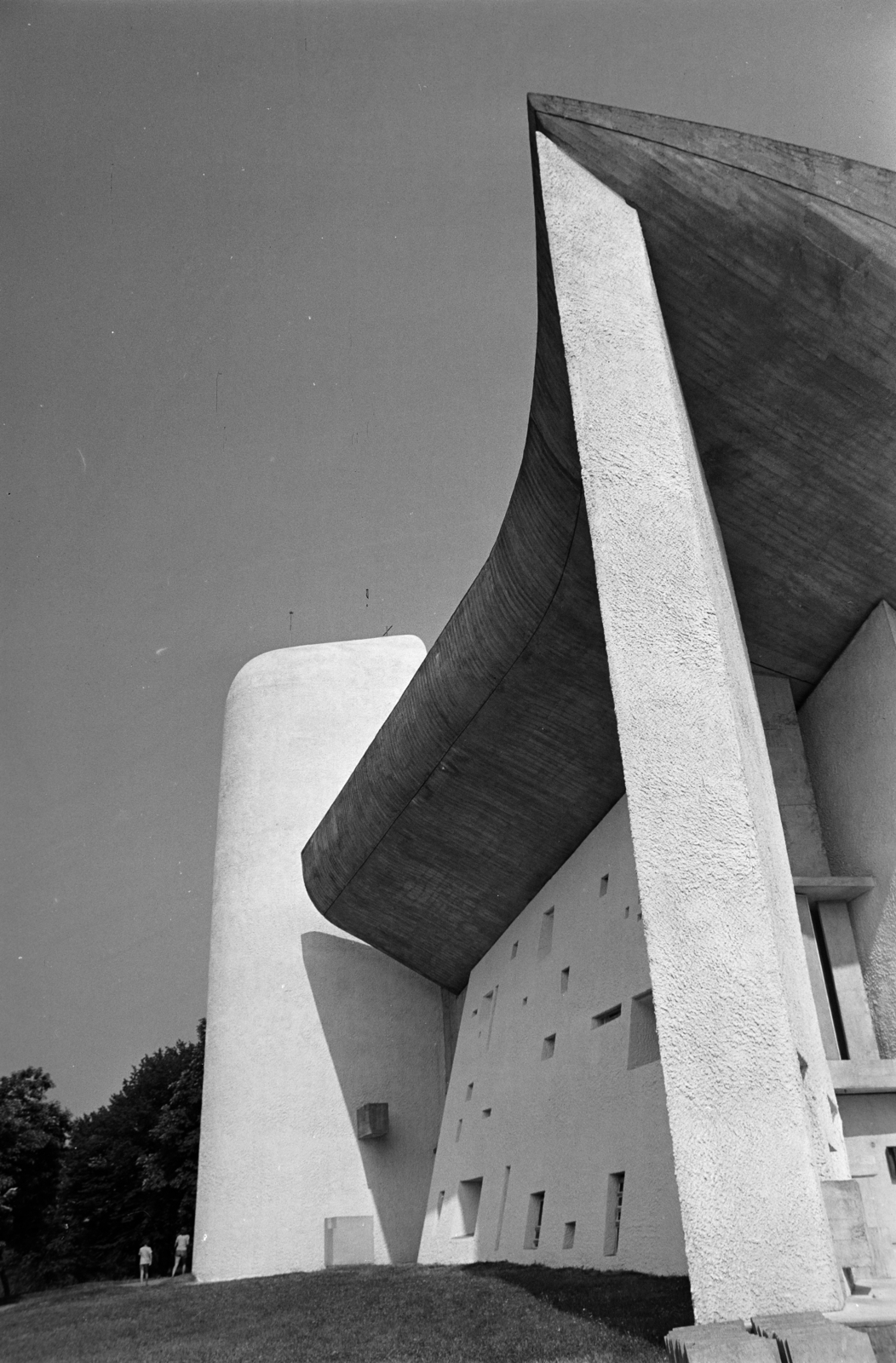 France, Ronchamp, a Le Corbusier tervei alapján épített Magasságos Miasszonyunk-kápolna (Chapelle Notre-Dame-du-Haut de Ronchamp)., 1975, Gyulai Gaál Krisztián, modern architecture, church, Le Corbusier-design, Fortepan #262751