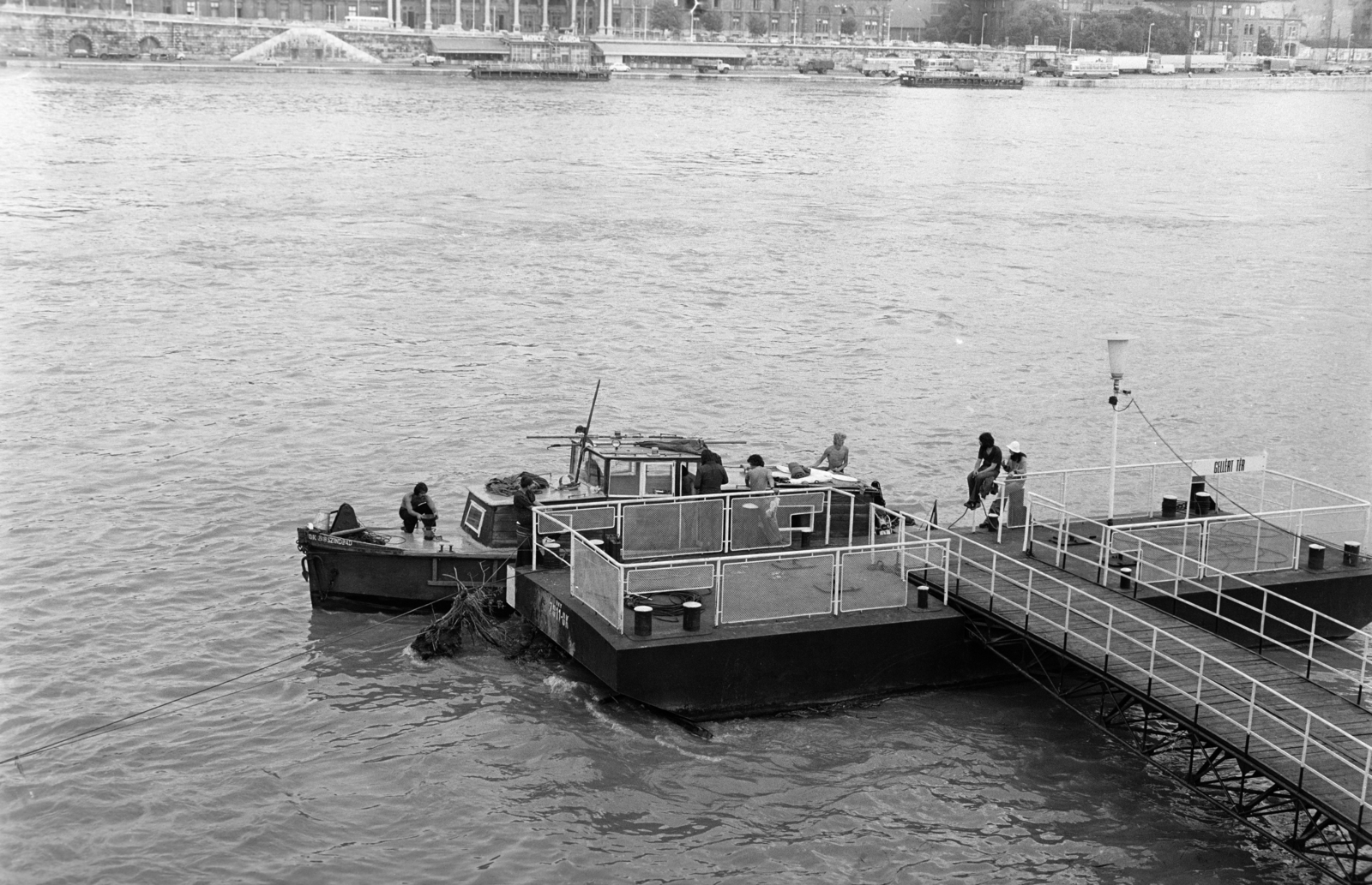 Magyarország, Budapest XI., hajókikötő a Szent Gellért térnél., 1975, Gyulai Gaál Krisztián, móló, hajó, kikötőbak, kikötő, Budapest, Fortepan #262829