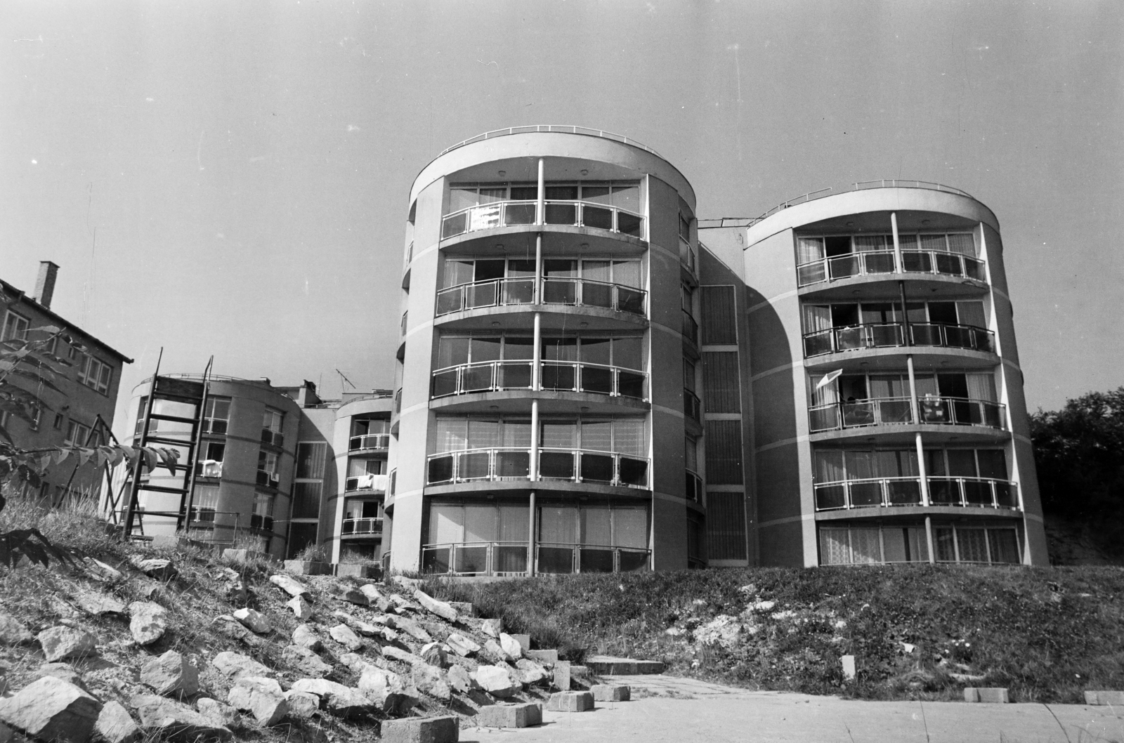 Magyarország, Budapest XII., társasházak a Kissvábhegyi út - Álom utca közötti területen., 1979, Gyulai Gaál Krisztián, Budapest, Fortepan #262885