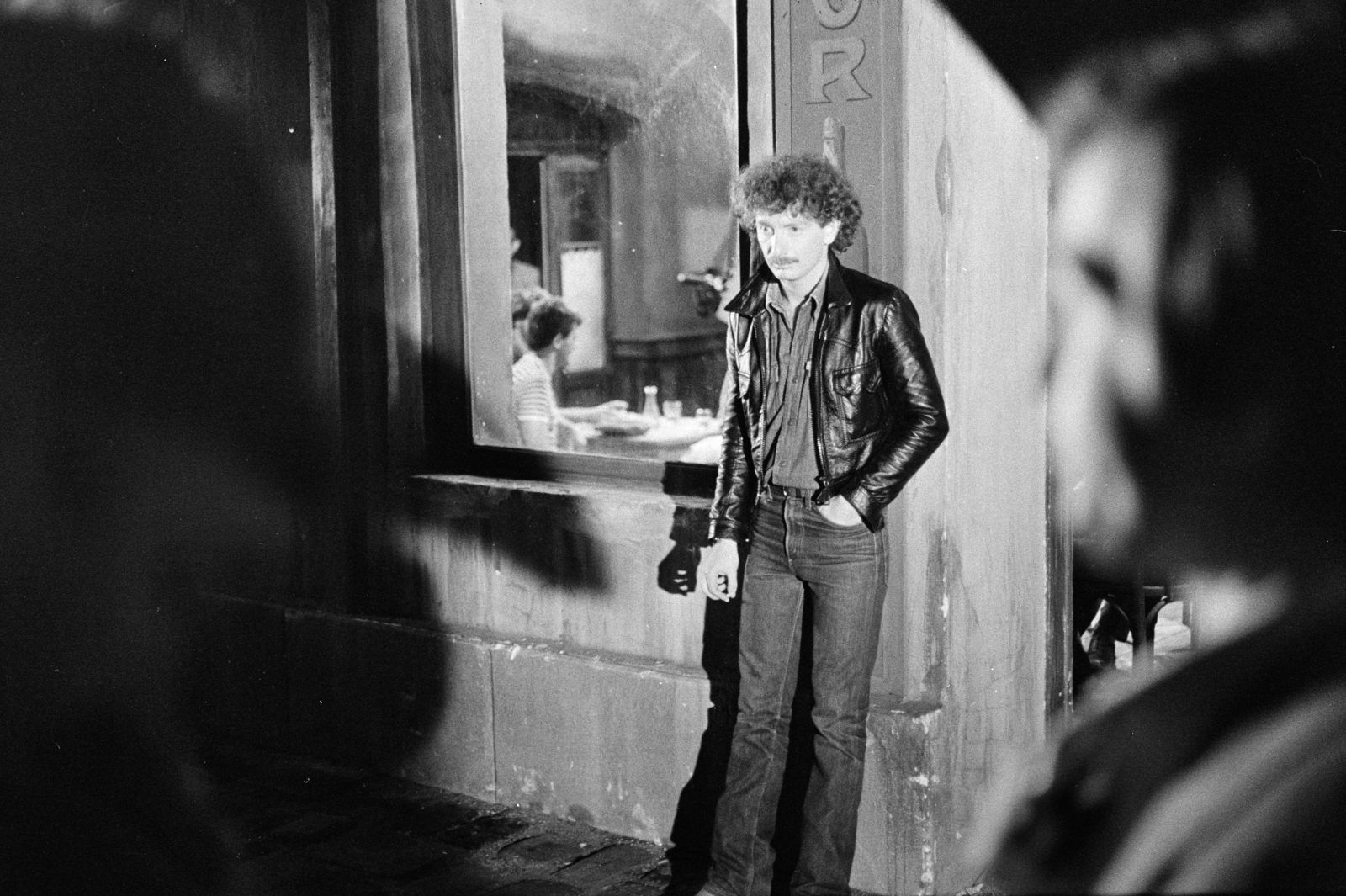 Magyarország, Gallai Péter a Piramis együttes tagja., 1980, Gyulai Gaál Krisztián, zsebredugott kéz, bőrdzseki, híres ember, Fortepan #262908