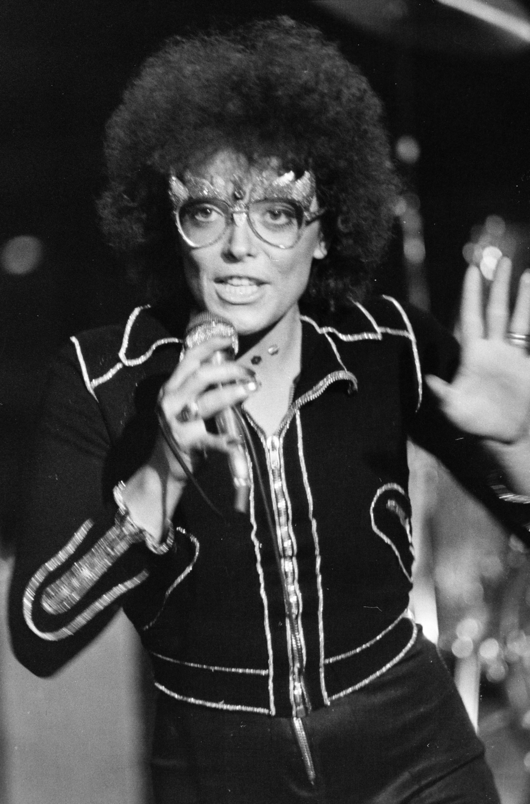 Hungary, Pál Éva énekesnő., 1976, Gyulai Gaál Krisztián, microphone, hairdo, Fortepan #262914