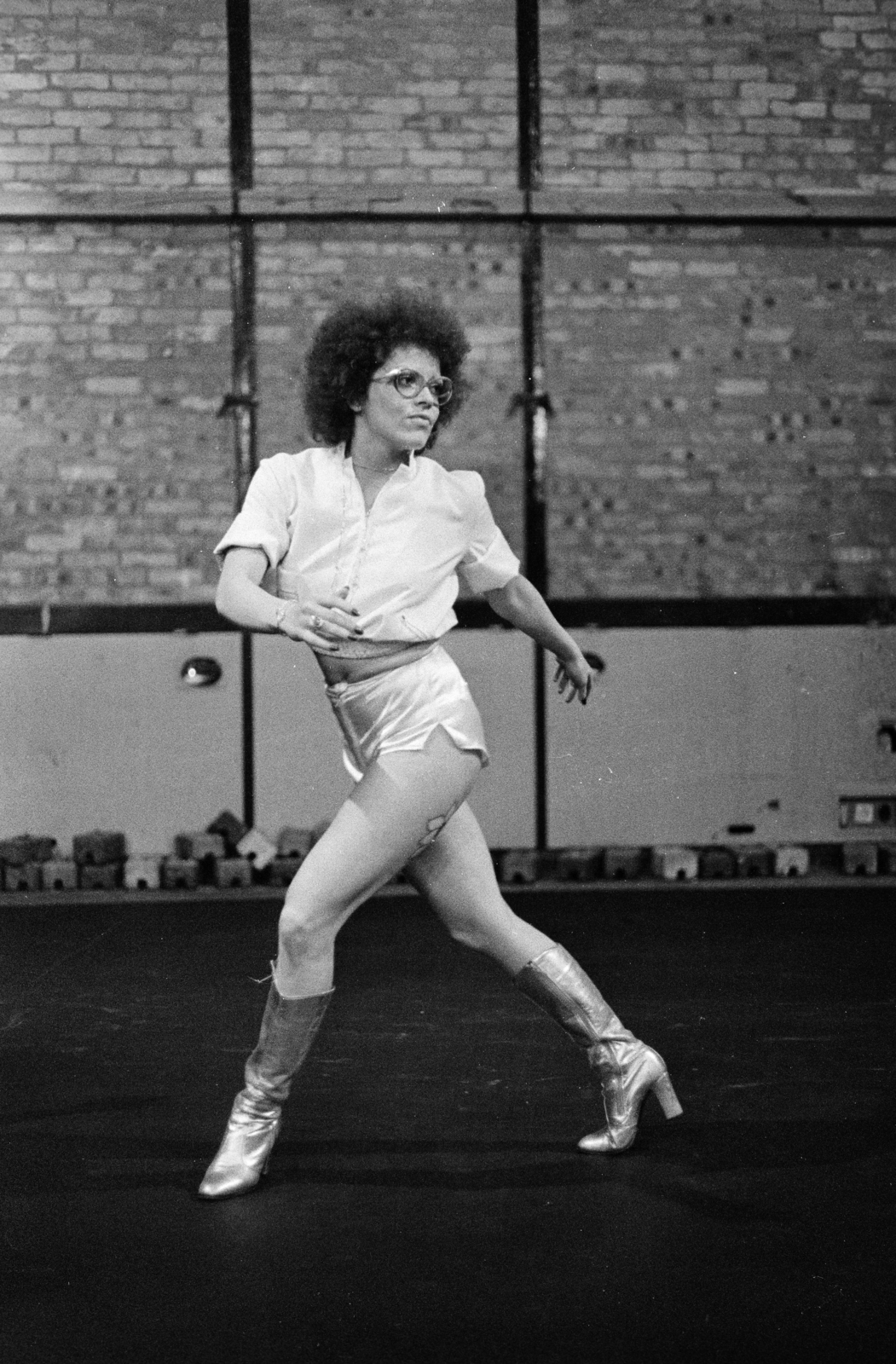 Hungary, Pál Éva énekesnő., 1976, Gyulai Gaál Krisztián, studio, boots, Fortepan #262916
