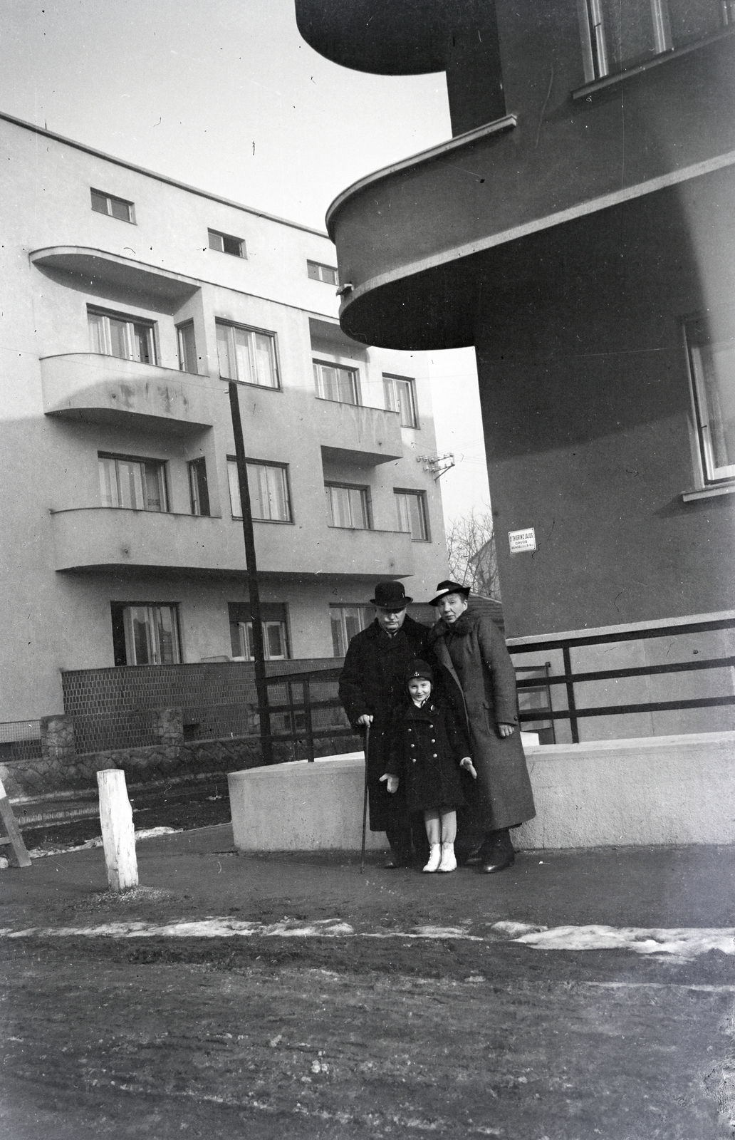 Hungary, Sopron, Frankenburg út, balra a Zsilip utca., 1938, Vincent Till Baumgartner, girl, grandparent, Fortepan #262951