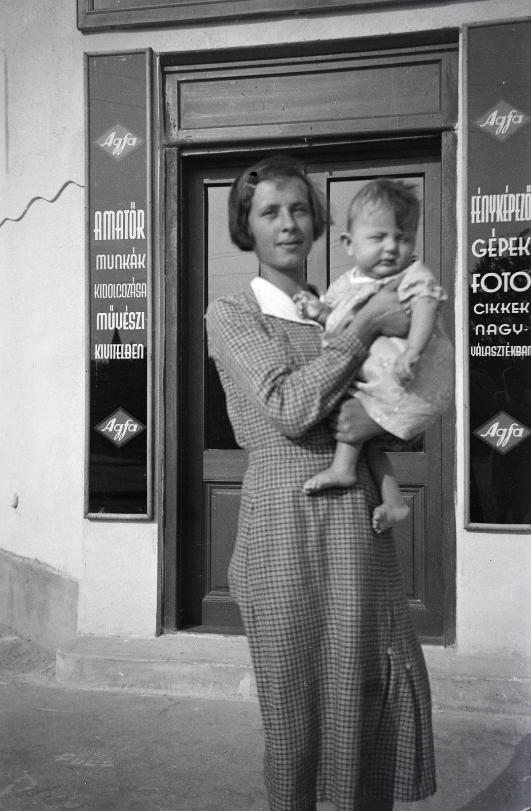 1932, Vincent Till Baumgartner, portré, anya, gyerek, kézben tartani, fotózás, fotószaküzlet, Fortepan #262954