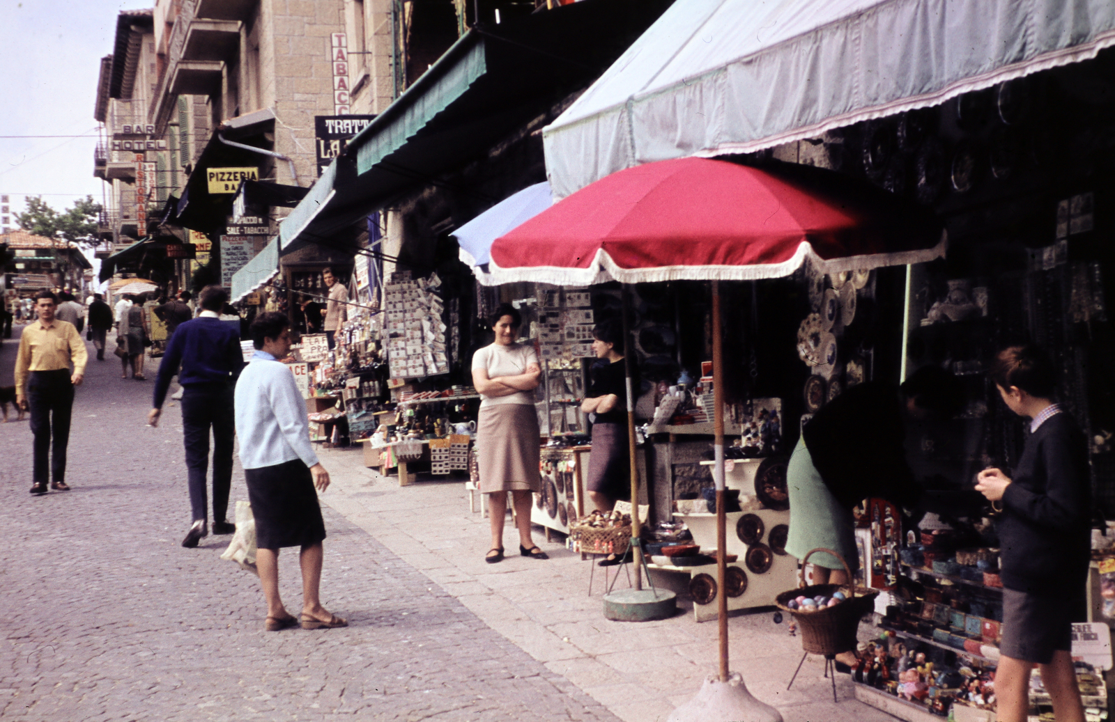Olaszország, 1967, Iván Zoltán dr., színes, ajándékbolt, Fortepan #263023