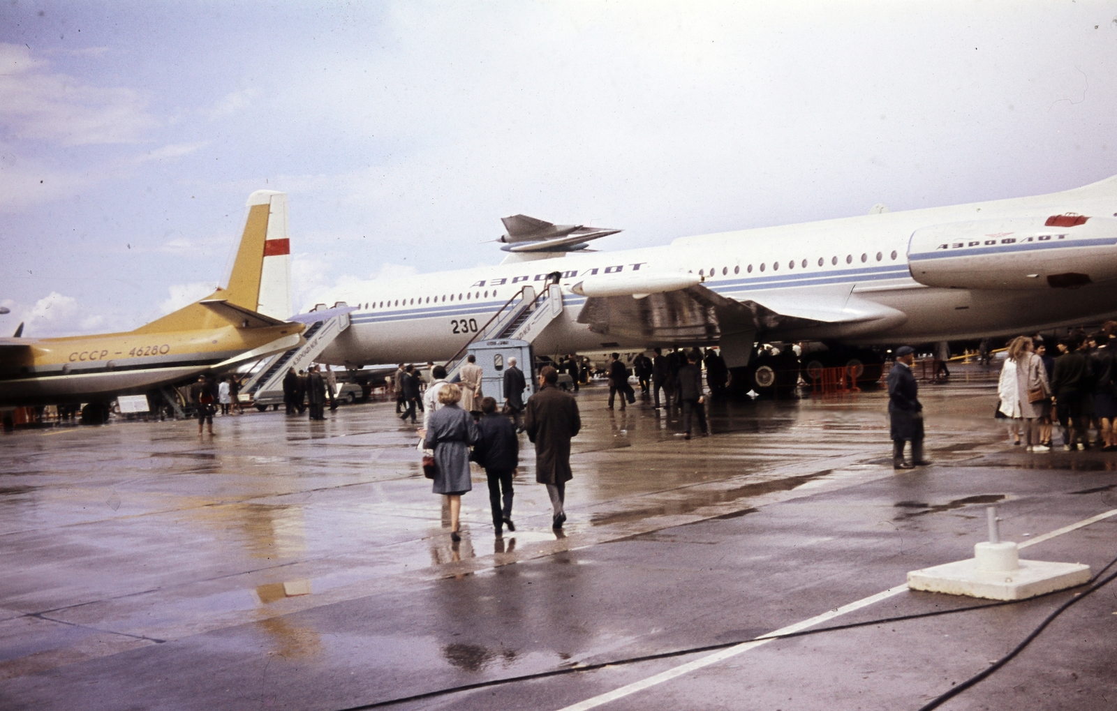 Franciaország, Párizs, Le Bourget repülőtér, 27. Nemzetközi Légi- és Űrszalon (27e Salon International de l’Aéronautique et de l’Espace)., 1967, Iván Zoltán dr., színes, repülőgép, Aeroflot légitársaság, Fortepan #263028