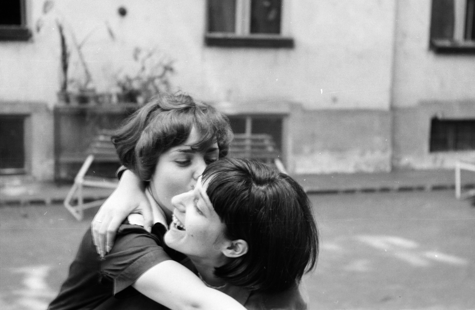 Hungary, Budapest V., Veres Pálné utca 38., a felvétel a Veres Pálné Gimnázium udvarán készült., 1968, Ránki Júlia, Budapest, Fortepan #263067