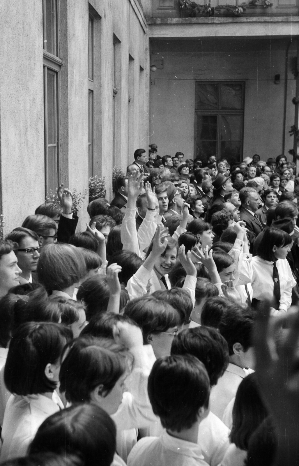 Hungary, Budapest V., Veres Pálné utca 38., a felvétel a Veres Pálné Gimnázium udvarán készült., 1968, Ránki Júlia, Budapest, Fortepan #263081