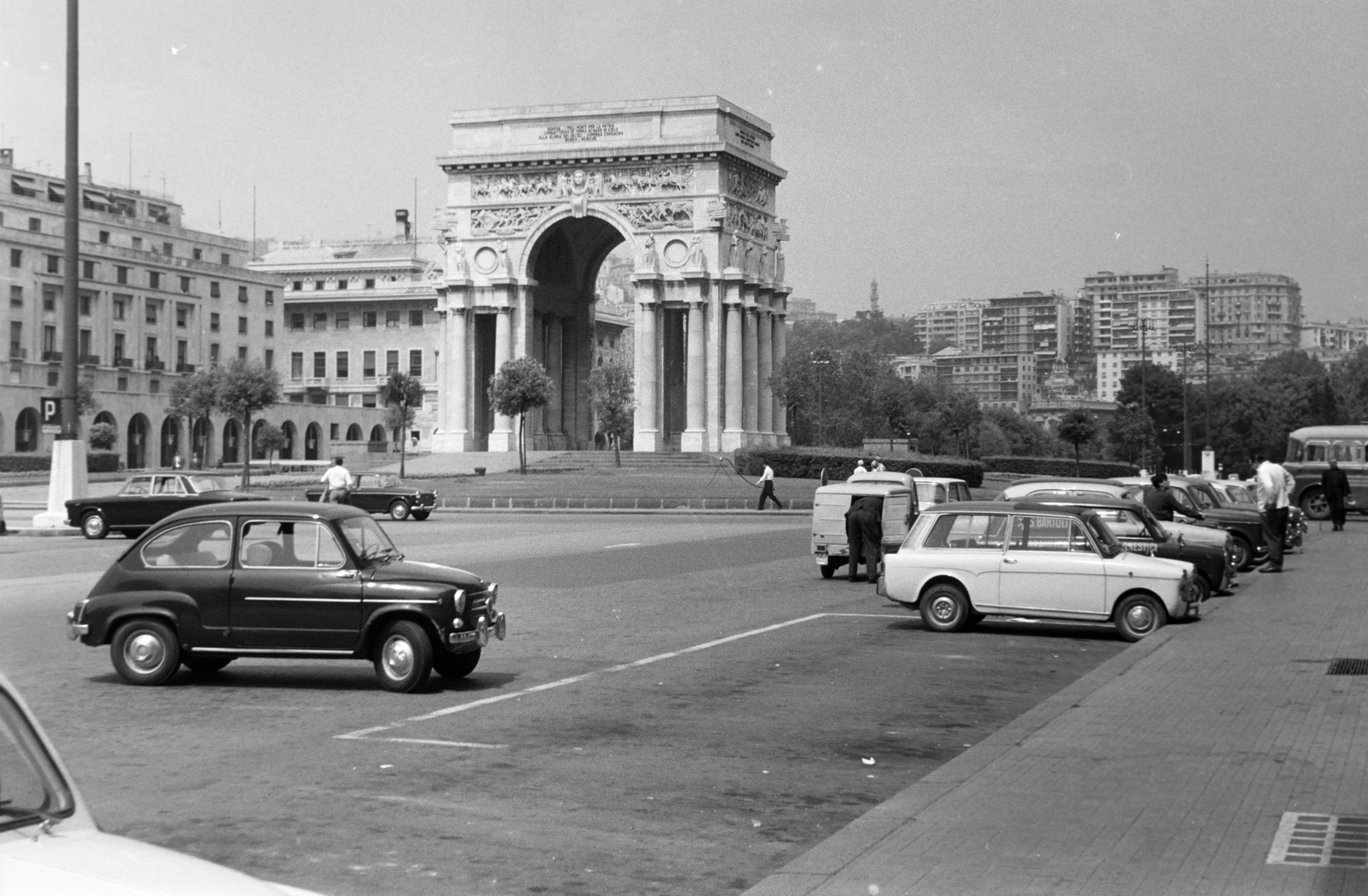 Italy, Genoa, Piazza della Vittoria, az 1931. május 31-én felavatott Arco della Vittoria., 1960, Szűcs Attila, monument, Fortepan #263159