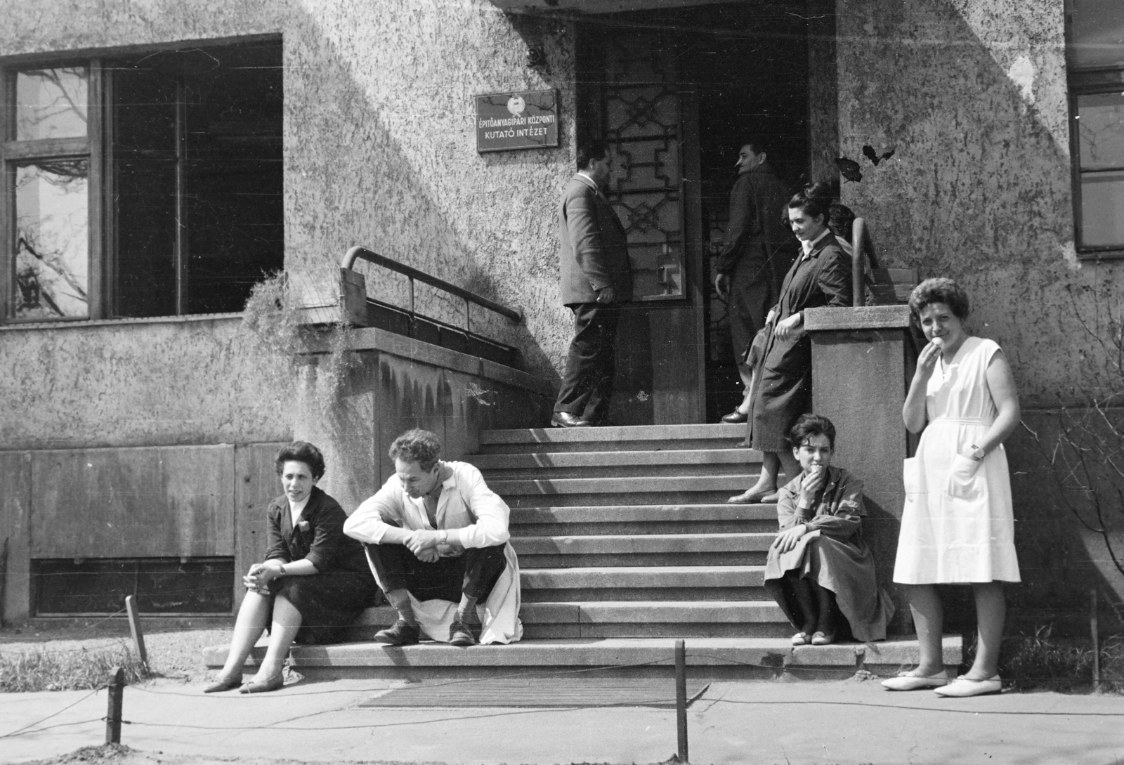 1965, Szűcs Attila, sitting on stairs, cloak, Fortepan #263173