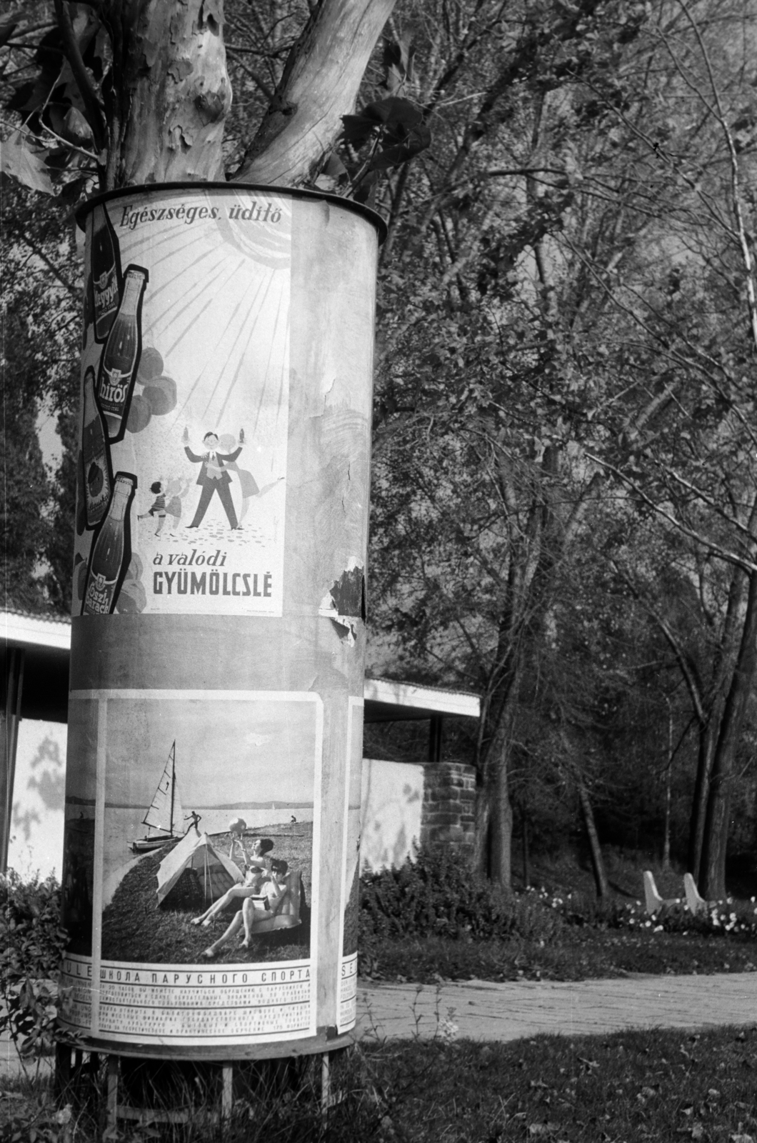 Hungary,Lake Balaton, Badacsonytomaj,Badacsony, a felvétel a strandon készült., 1966, Szűcs Attila, beach, poster, ad pillar, Fortepan #263179