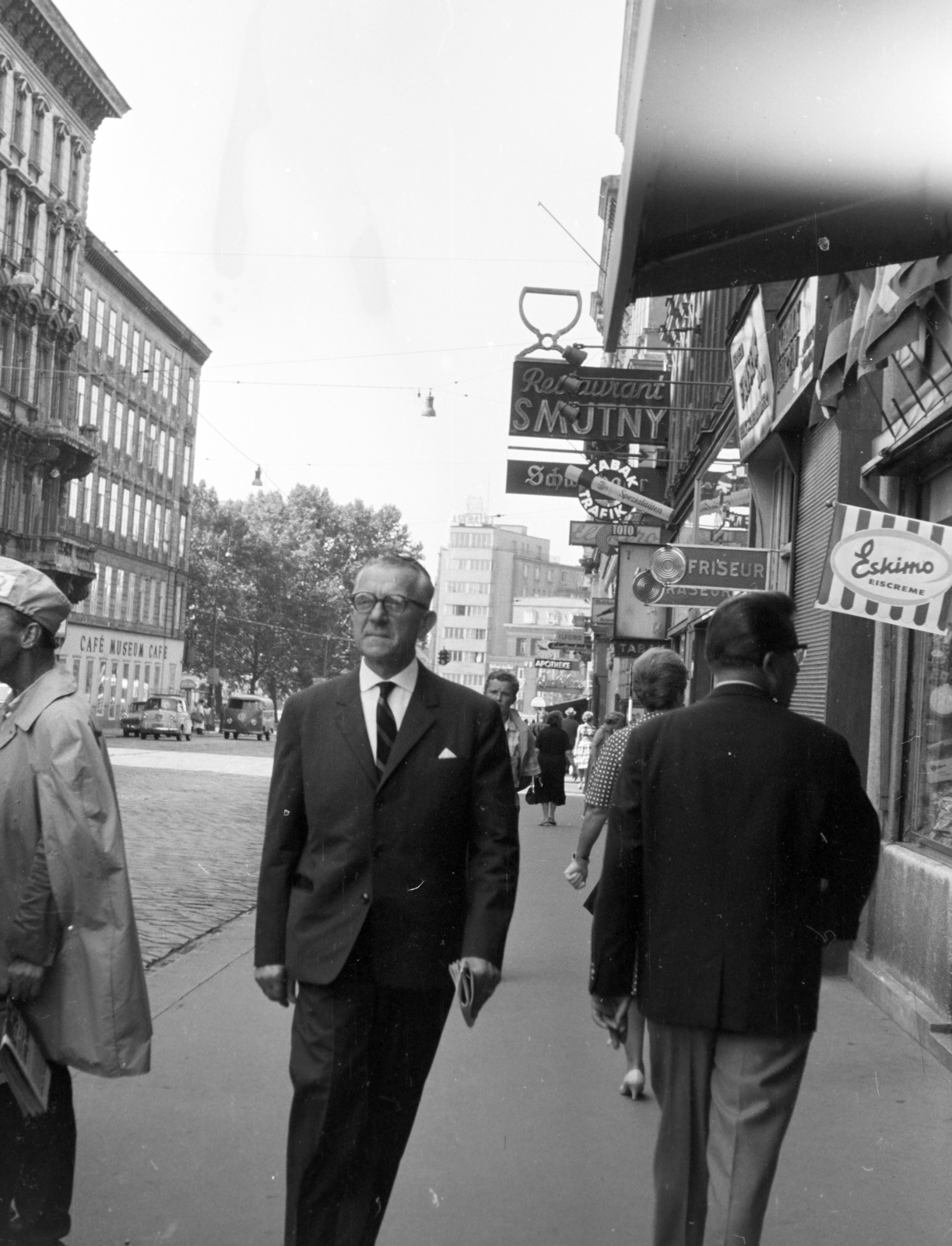 Austria, Vienna, Operngasse az Opernring felöl a Karlsplatz felé nézve., 1962, Szűcs Attila, Fortepan #263184