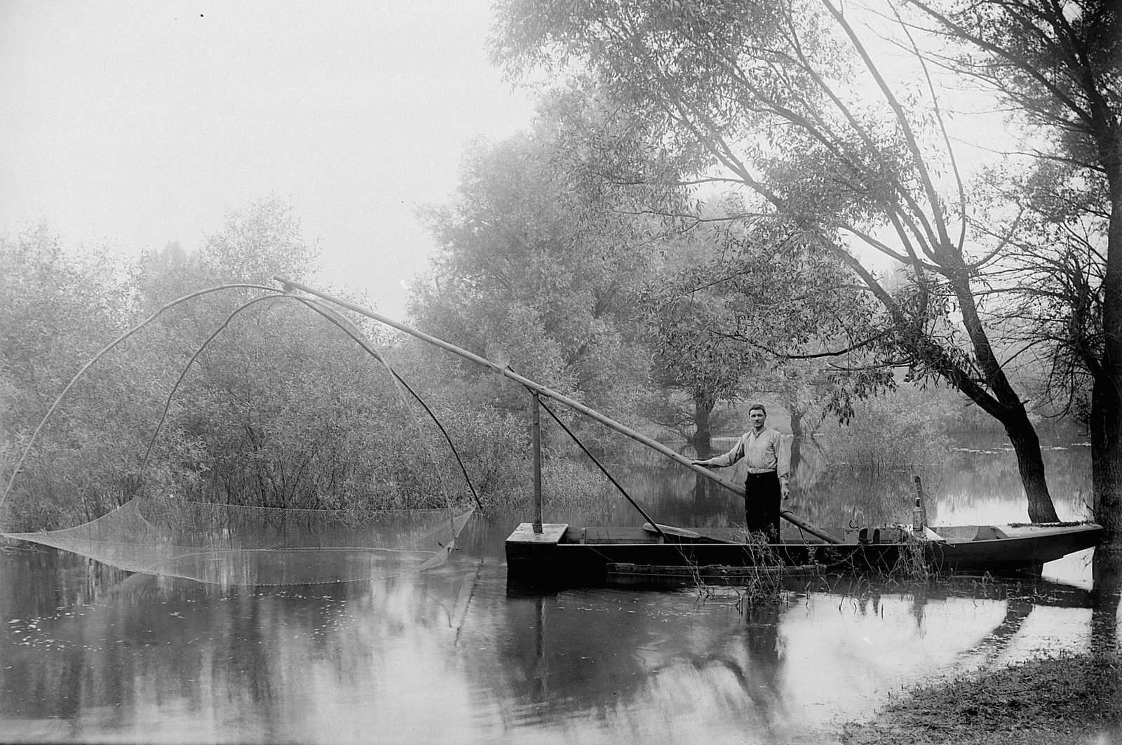 1905, Fortepan, lake, water surface, boat, fishing, man, work, barge, fishing net, extinct crafts, Fortepan #2632