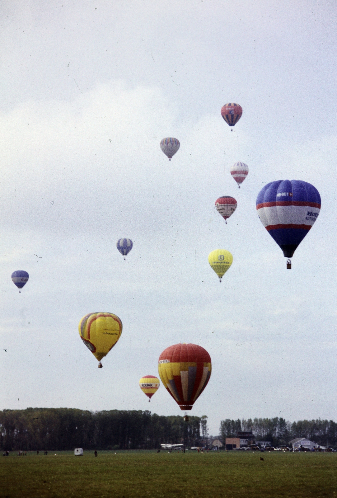 Magyarország, Őcsény, repülőtér., 1980, Lorkó Fanni, színes, hőlégballon, Fortepan #263254