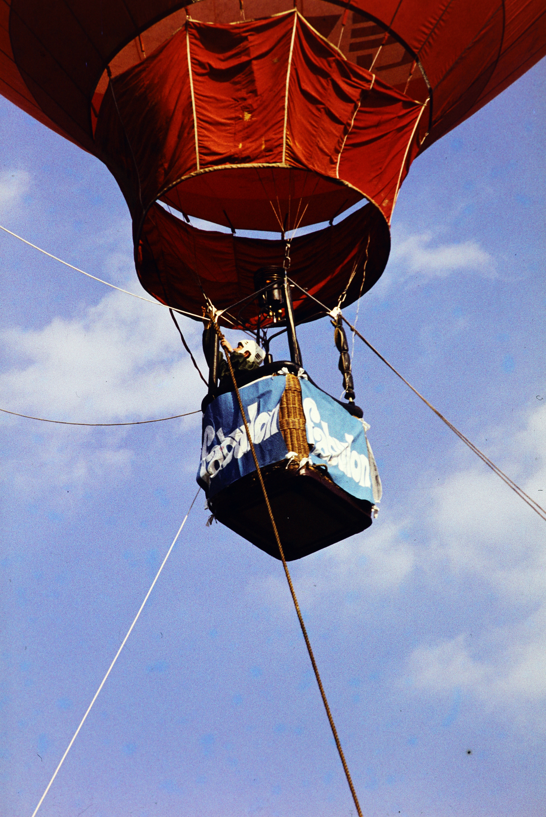 Magyarország, Margitsziget, Budapest, a felvltel az Úttörő sporttelep / Úttörő stadion (később Margitszigeti Atlétikai Centrum) légterében készült., 1980, Lorkó Fanni, színes, Budapest, hőlégballon, Fortepan #263256