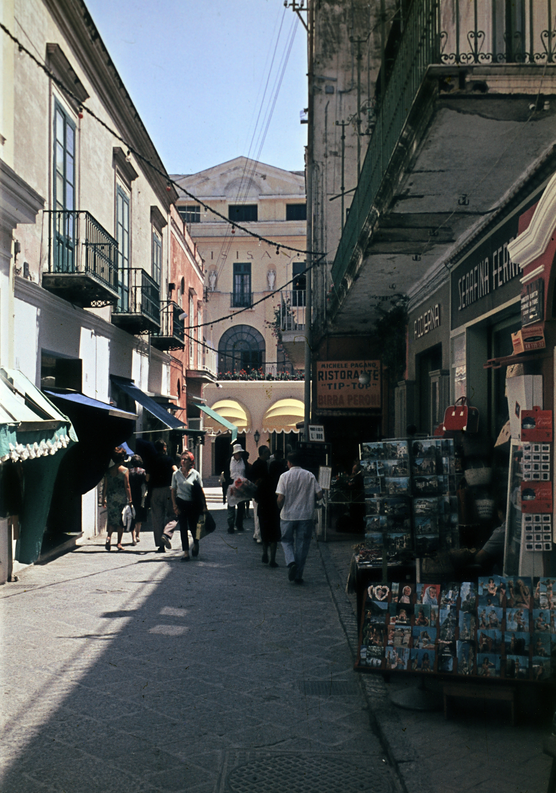 Olaszország, Capri, Via Vittorio Emanuele, szemben a Grand Hotel Quisisana., 1961, Fortepan/Album074, színes, Fortepan #263307